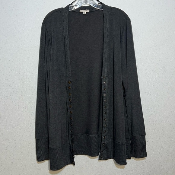 Zenana Outfitters Woman s Charcoal Snap Button Sweater Grunge Goth Size 3X - Picture 1 of 14